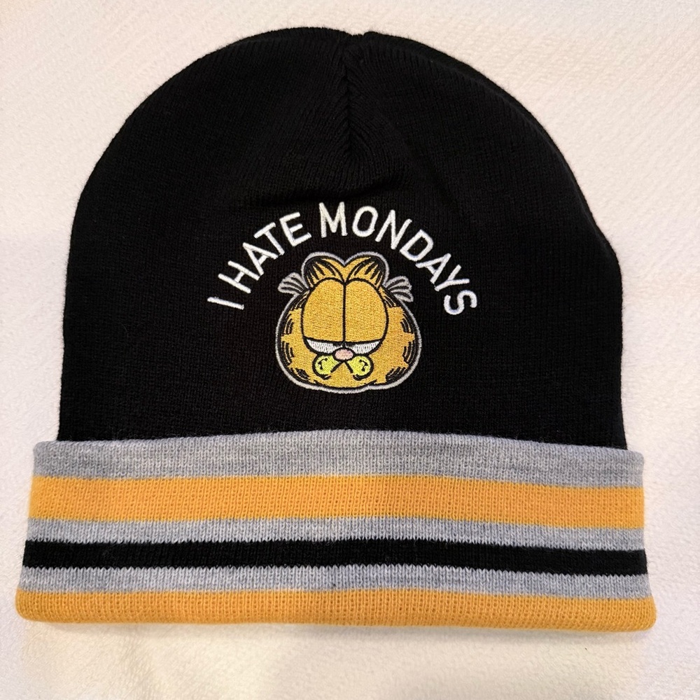 NWOT Garfield “I Hate Mondays” embroidered beanie hat